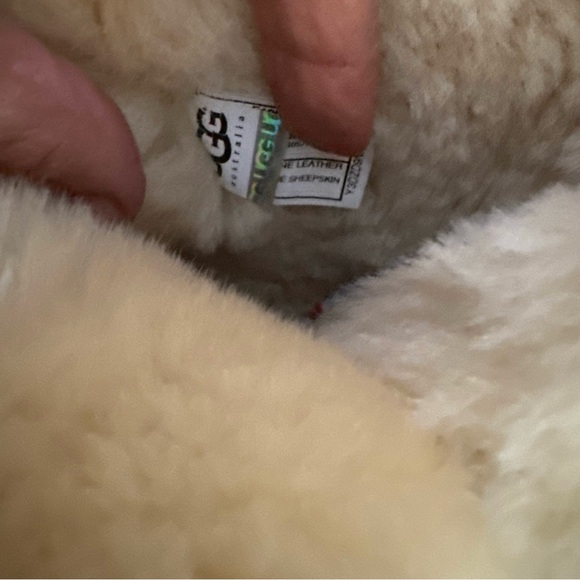 UGG Bailey Button II Sheepskin Lined Shearling Chestnut Suede Boots Women’s 8 - Picture 16 of 16